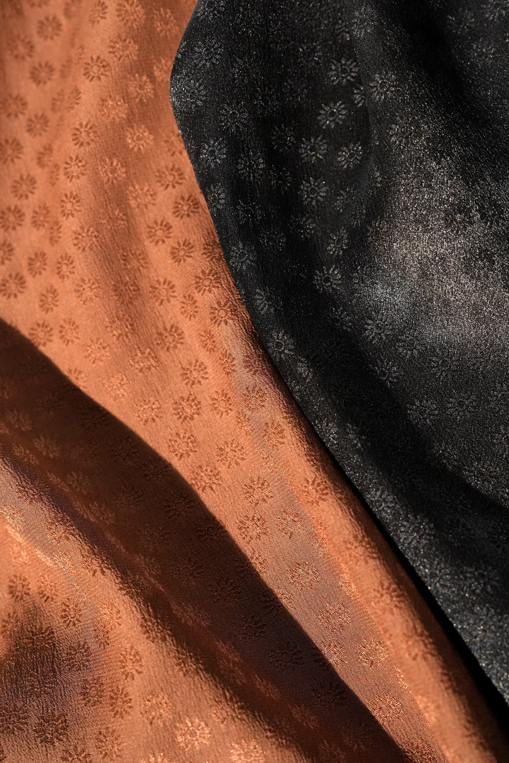 D.04 · 26 Momme Daisy Motif Jacquard Satin Gambiered Silk