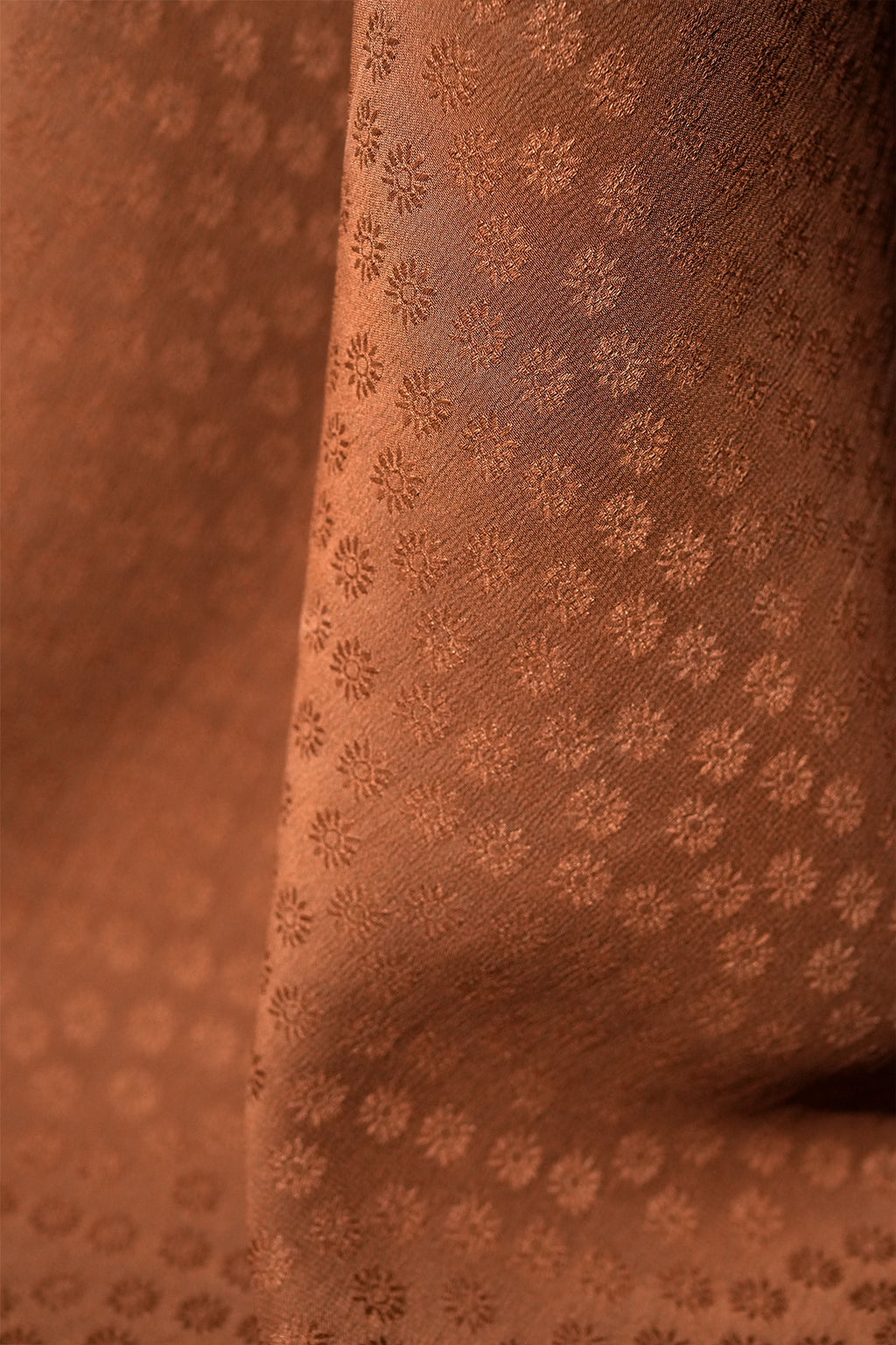 D.04 · 26 Momme Daisy Motif Jacquard Satin Gambiered Silk