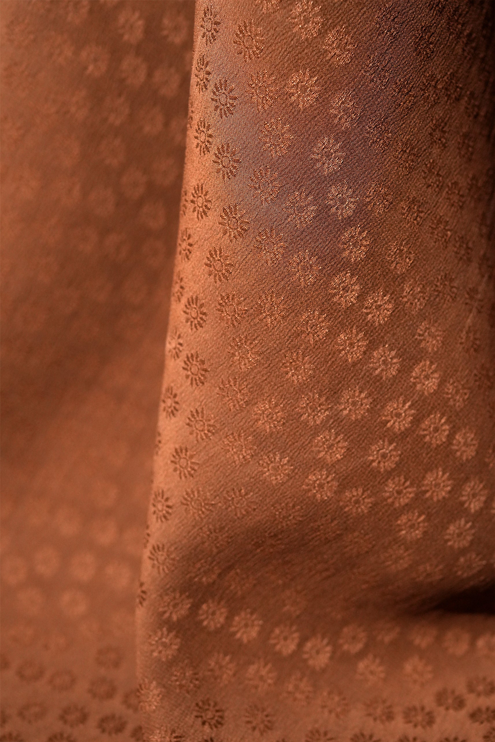 D.04 · 26 Momme Daisy Motif Jacquard Satin Gambiered Silk